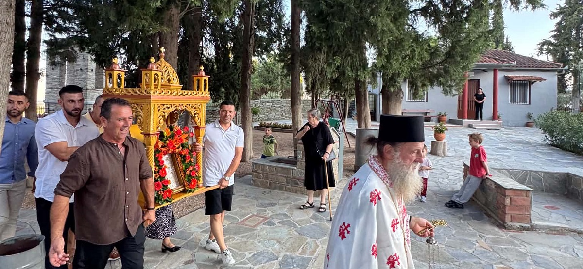 Κατάνυξη και διασκέδαση στο πανηγύρι της Αγίας Παρασκευής χθες στο Αργυροπούλι