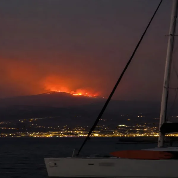 Πάρος: Συνελήφθησαν Δήμαρχος, Αντιδήμαρχος, εργολάβος και οδηγός για την πυρκαγιά