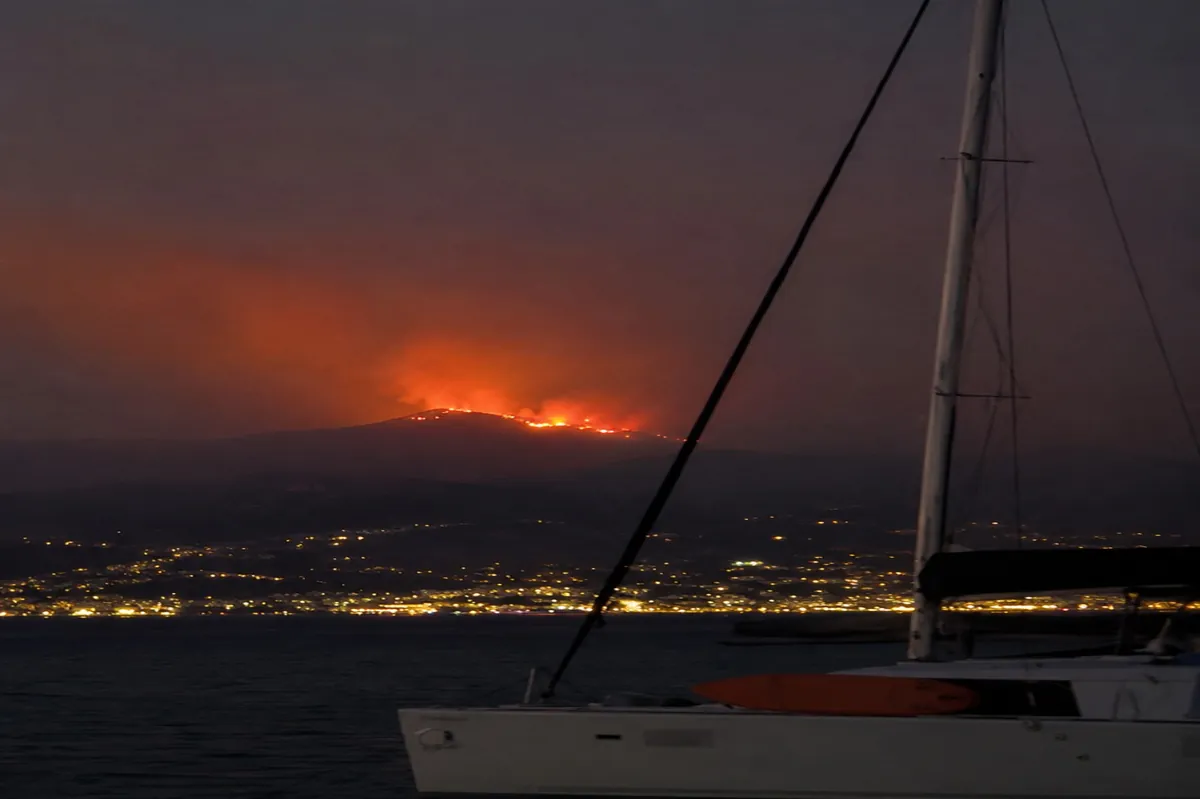 Πάρος: Συνελήφθησαν Δήμαρχος, Αντιδήμαρχος, εργολάβος και οδηγός για την πυρκαγιά