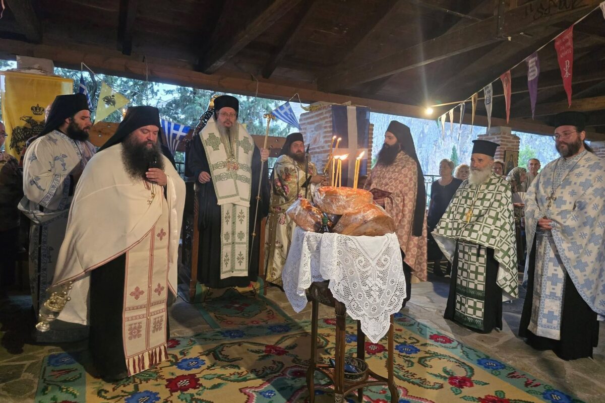 Χοροστατούντος του μητροπολίτη Ιερώνυμου ο εσπερινός στη Μονή Προφήτη Ηλία στον Τύρναβο