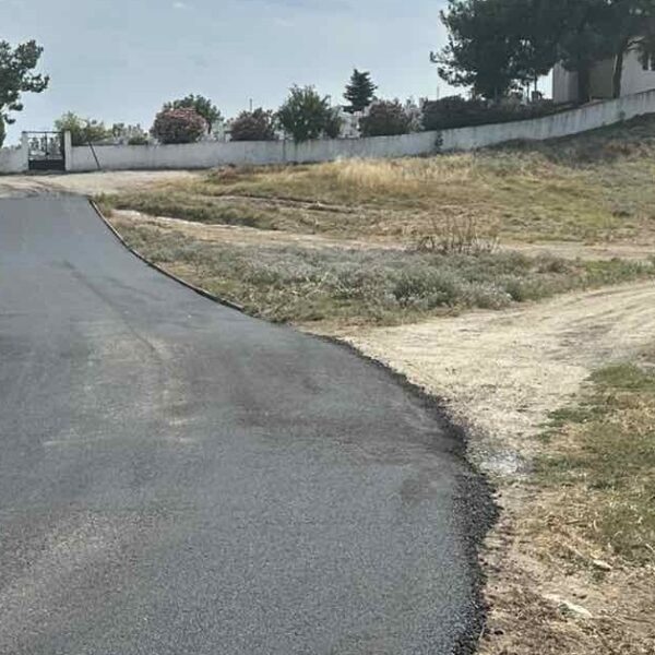 Ευχαριστήριο για την ασφαλτόστρωση του δρόμου προς το κοιμητήριο της Ροδιάς