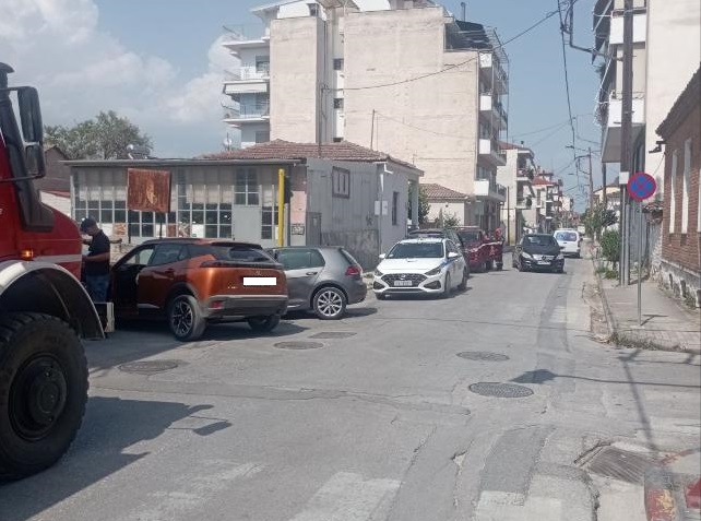 Μάνα και τα 2 παιδιά της τραυματίστηκαν σε τροχαίο στον Τύρναβο