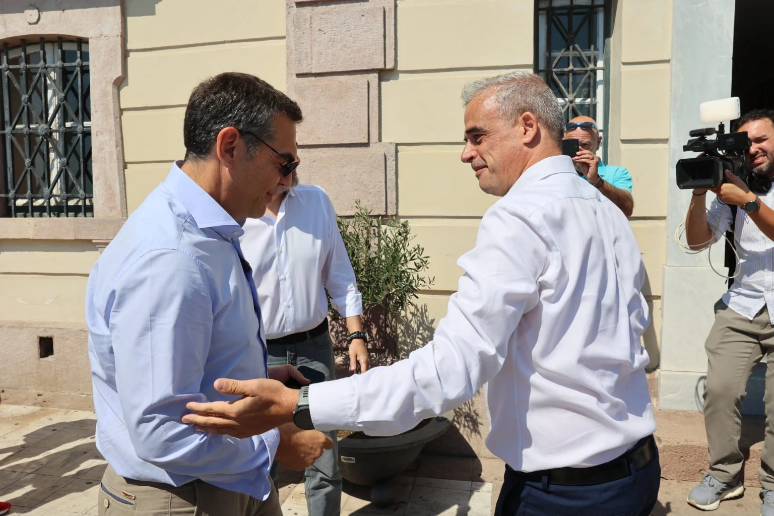 Τσίπρας: «Εθνικό ζήτημα και πατριωτική μας ευθύνη να κρατήσουμε ζωντανή την πρωτογενή παραγωγή» – Σειρά συναντήσεων κατά την επίσκεψή του στη Λέσβο