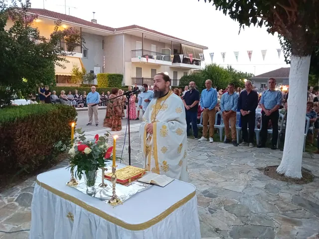 Πλήθος πιστών στο παρεκκλήσι του Αγίου Αλεξάνδρου στον Αμπελώνα