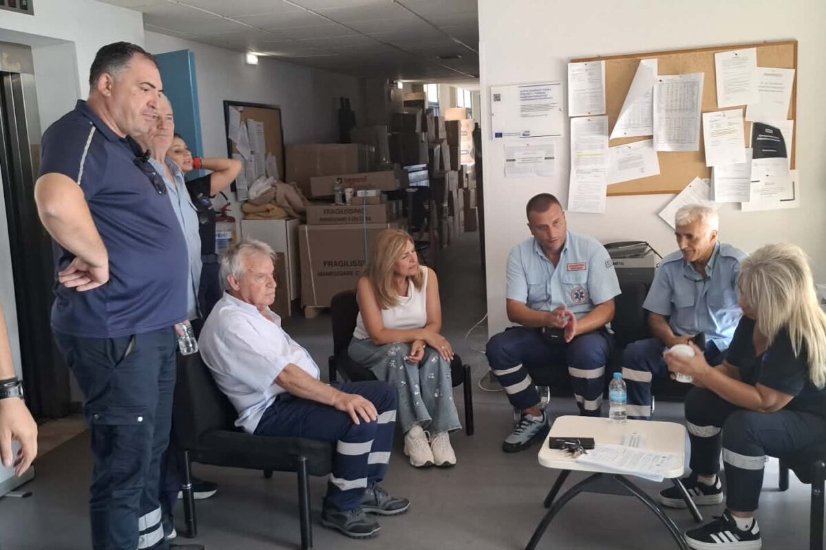 Ε. Λιακούλη: Παροπλισμένα ασθενοφόρα – Δεν μπορούν να ανταποκριθούν ούτε στις ανακοπές καρδιάς