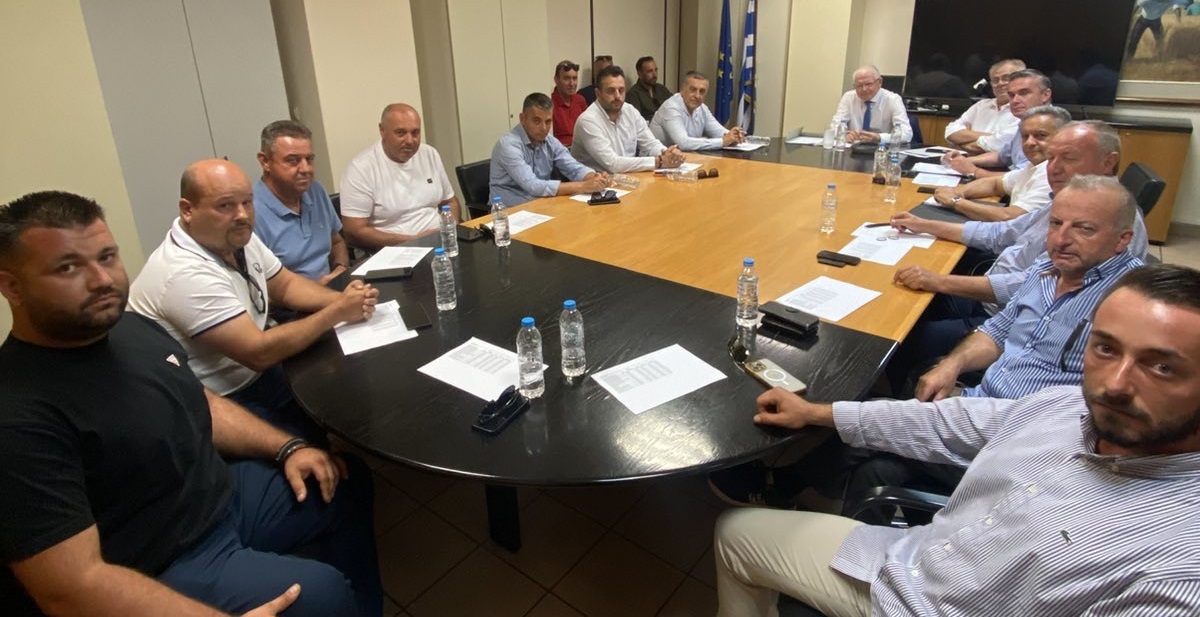 Ευρεία σύσκεψη με τον πρόεδρο του ΕΛΓΑ για τις εκτεταμένες ζημιές στις καλλιέργειες του Δήμου Τυρνάβου