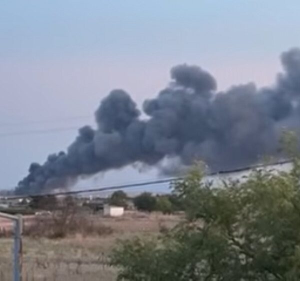 Σε ύφεση η φωτιά στο εργοστάσιο ειδών συσκευασίας στη Λάρισα