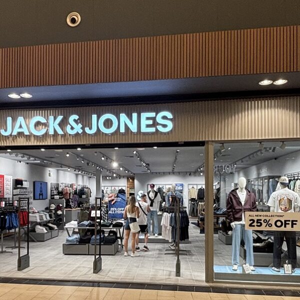 Το Fashion City Outlet υποδέχεται τη JACK & JONES