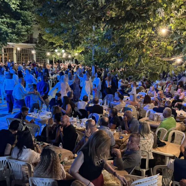 Φωτορεπορτάζ από το μεγάλο υπαίθριο γλέντι στην Καλλιπεύκη