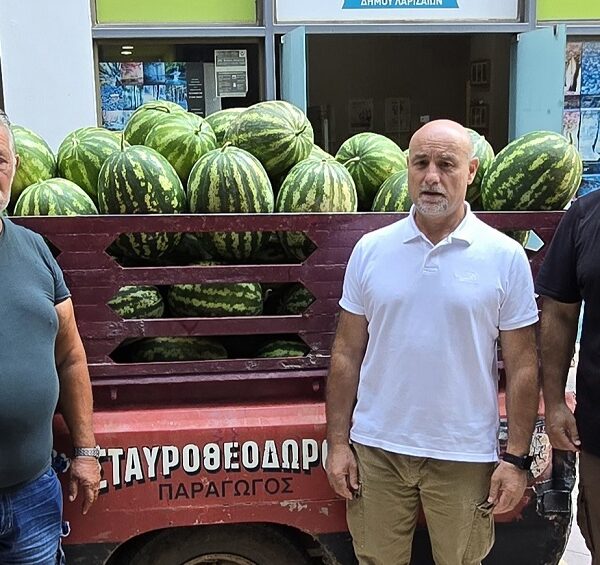 Παραγωγός προσέφερε 2 τόνους καρπούζια στο Κοινωνικό Παντοπωλείο