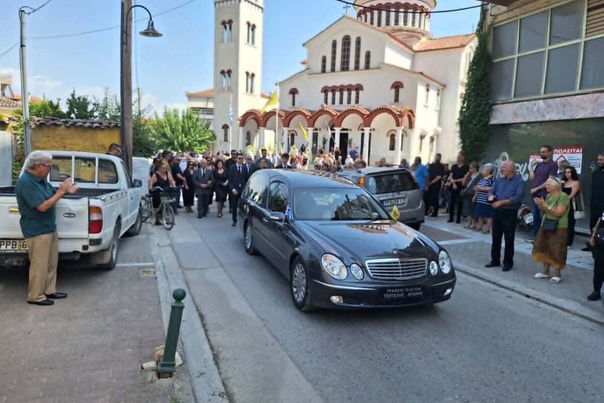 Ο Τύρναβος αποχαιρέτησε με θλίψη και χειροκροτήματα τον δήμαρχο Δημήτρη Κουγιώνη