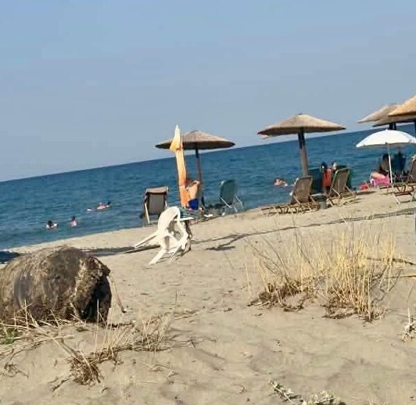 Όταν το μπάνιο στη θάλασσα… μυρίζει μυδοκαλλιέργεια!