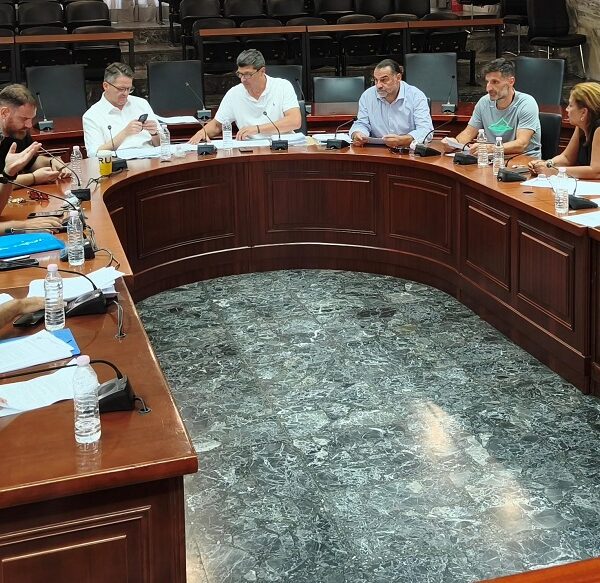 Δήμος Λαρισαίων: Ολοκληρωμένη φροντίδα της πόλης με τη νέα σύμβαση για το πράσινο