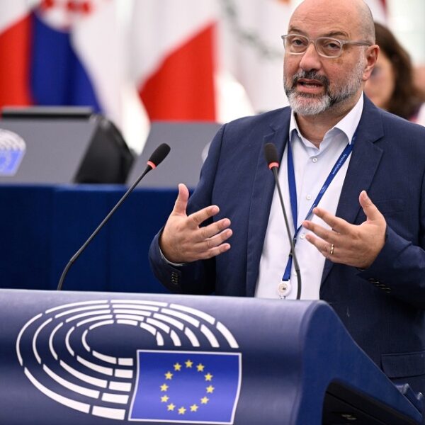 Επίτροπος Γεωργίας: Υπάρχουν εργαλεία στήριξης για τους μετακινούμενους κτηνοτρόφους