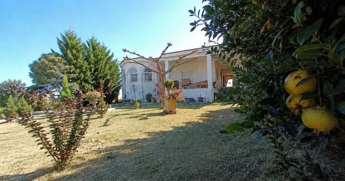 Πωλείται ή ενοικιάζεται μονοκατοικία στον Αμπελώνα