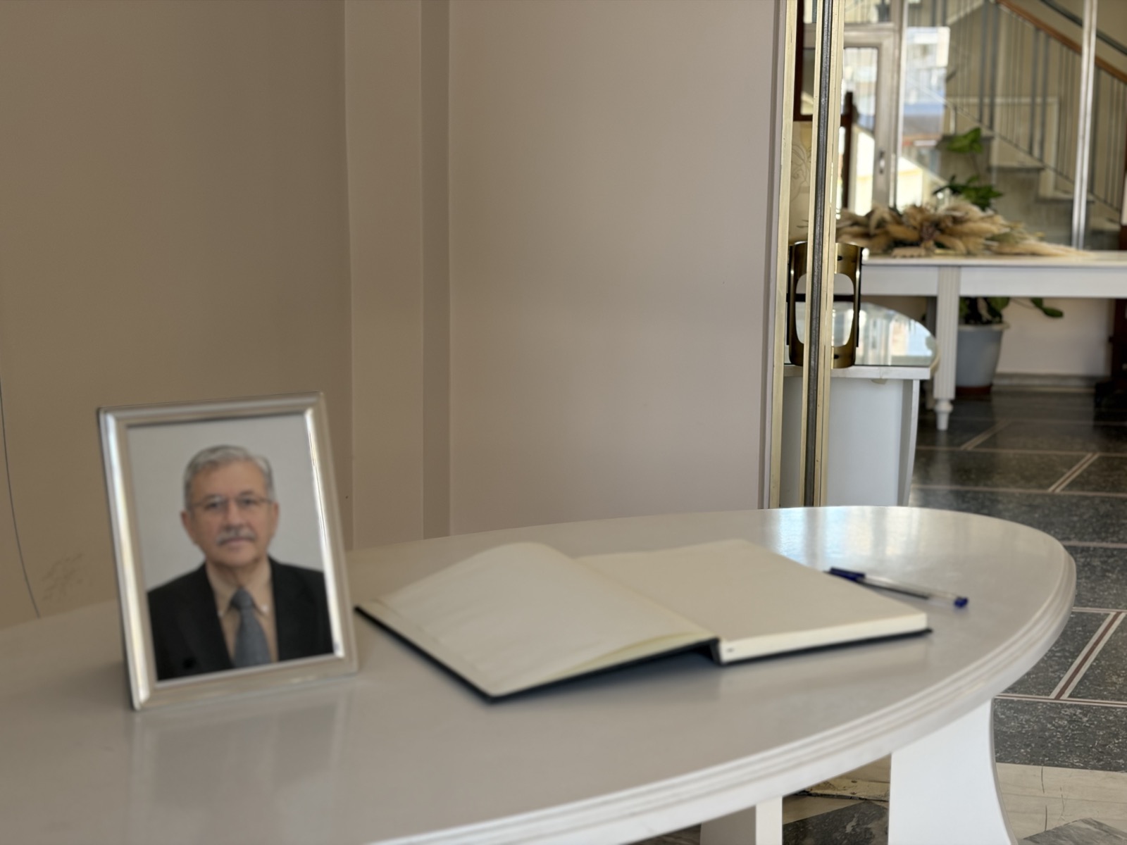 Βιβλίο συλλυπητηρίων για τον πρώην Δήμαρχο Τυρνάβου Δημήτριο Κουγιώνη