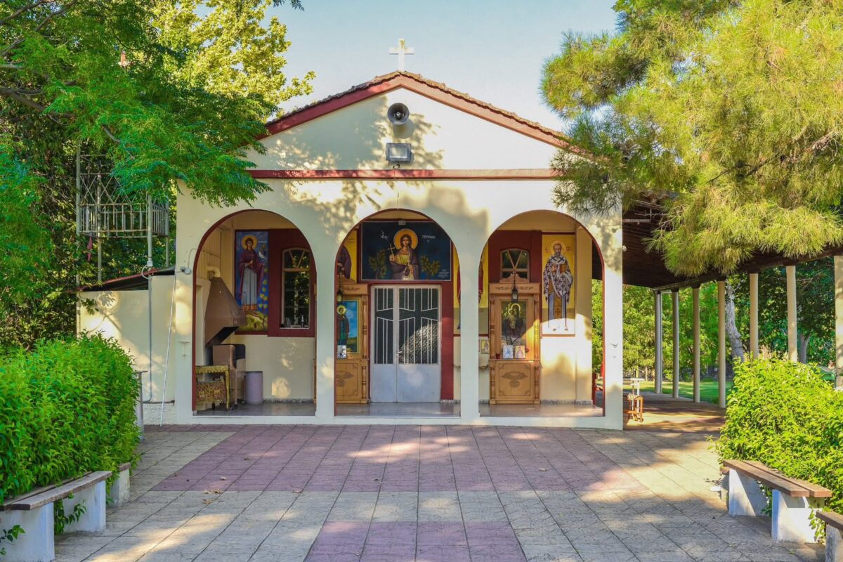 Βέβηλοι έκλεψαν Ευαγγέλιο και αφόδευσαν μέσα στο εκκλησάκι του αγίου Τρύφωνα στον Αμπελώνα
