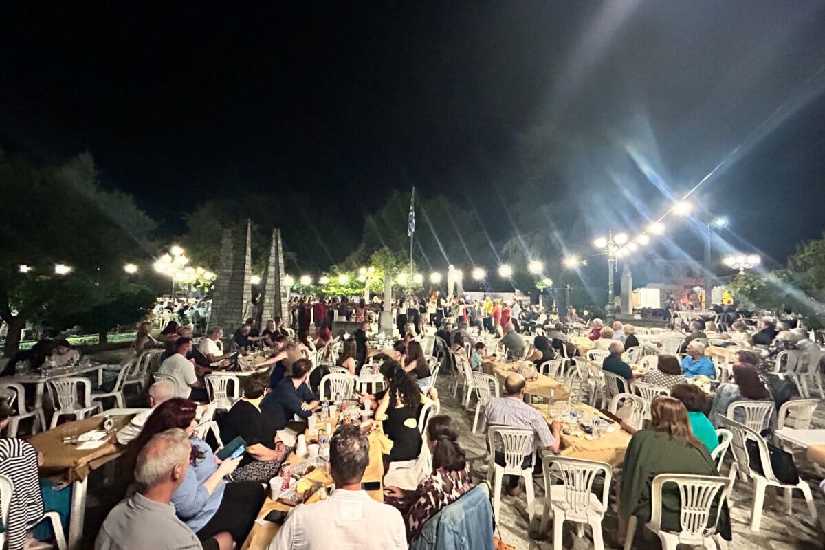 Βούλιαξε η Τσαριτσάνη από κόσμο στο πανηγύρι του Μορφωτικού Συλλόγου