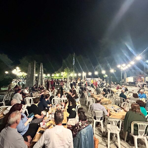 Βούλιαξε η Τσαριτσάνη από κόσμο στο πανηγύρι του Μορφωτικού Συλλόγου