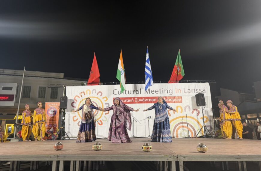 Πλήθος κόσμου παρακολούθησε τη χορευτική συνάντηση πολιτισμών στον Τύρναβο