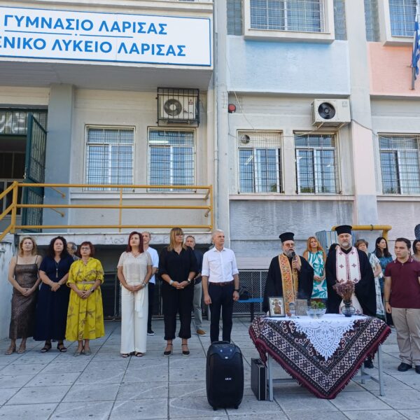 Αγιασμός για τη νέα σχολική χρονιά στο 11ο Γενικό Λύκειο Λάρισας παρουσία του Δ.Δ.Ε. N. Ζέρβα