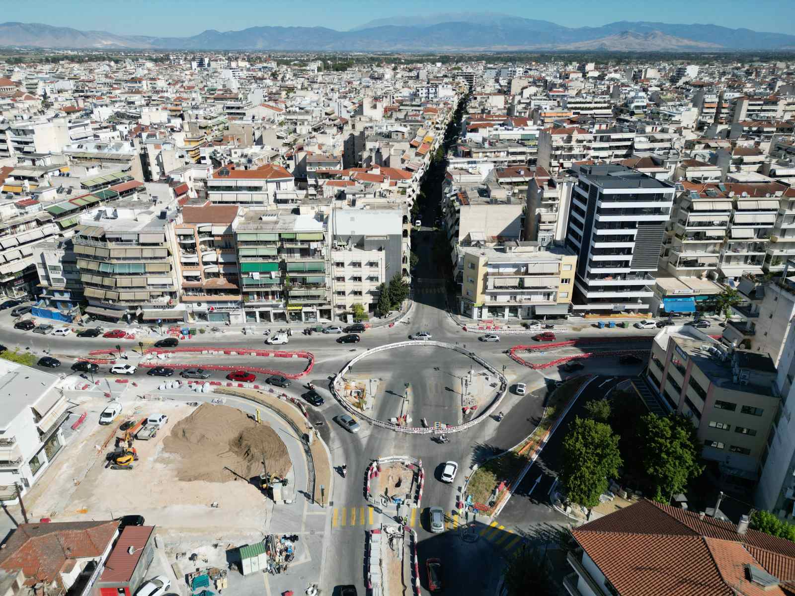 Δήμος Λαρισαίων: Σε λειτουργία ο κυκλικός κόμβος στη συμβολή Ηρ.Πολυτεχνείου και Φαρσάλων