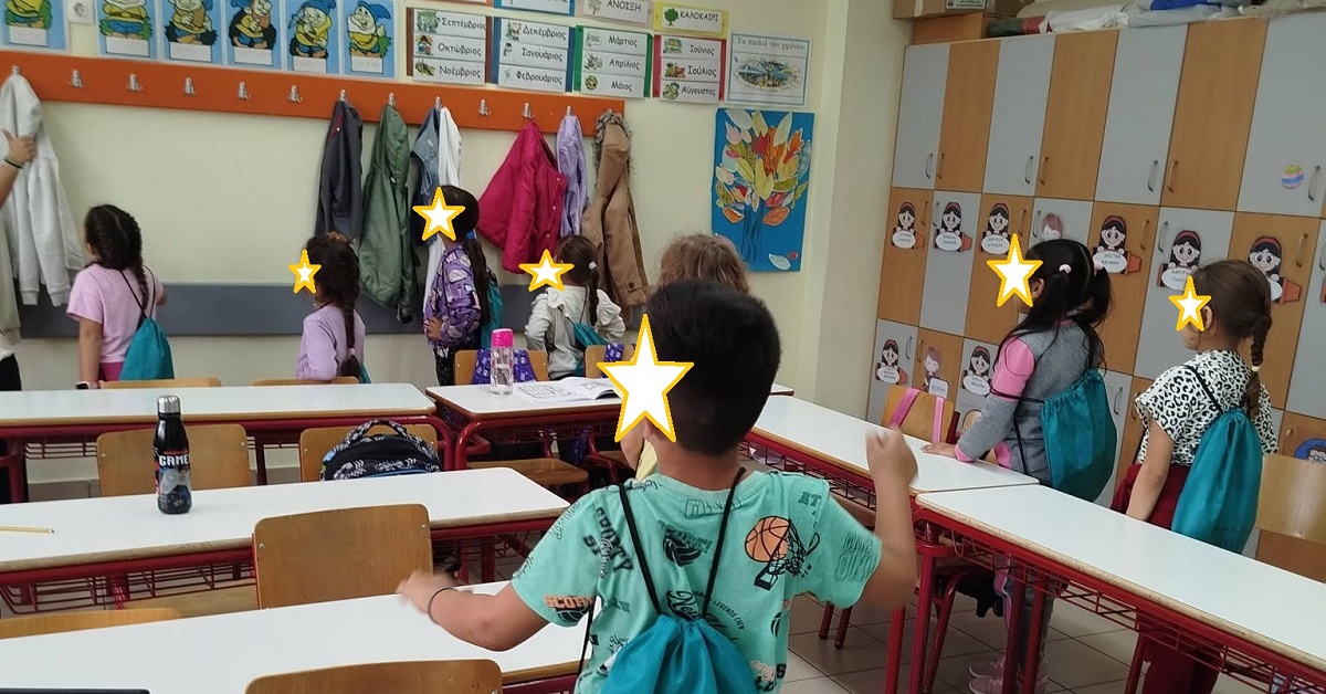 Δωρεά τσαντών στους μαθητές της Α΄ τάξης από το Σύλλογο Γονέων του 33ου Δ.Σ.