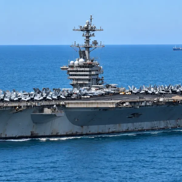Αεροπλανοφόρο USS Lincoln: Σκουριασμένο από την πλώρη μέχρι την πρύμνη