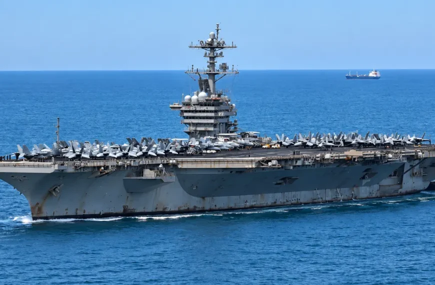 Αεροπλανοφόρο USS Lincoln: Σκουριασμένο από την πλώρη μέχρι την πρύμνη