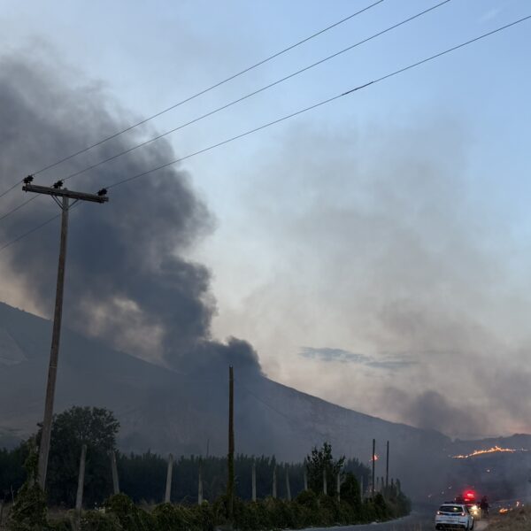 Αποπνικτική ατμόσφαιρα στον Τύρναβο λόγω φωτιάς σε σκουπιδότοπο
