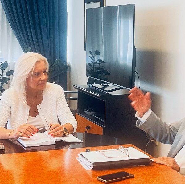 Συνάντηση εργασίας της Ρένας Καραλαριώτου με τον Γρηγόρη Ζαφειρόπουλο