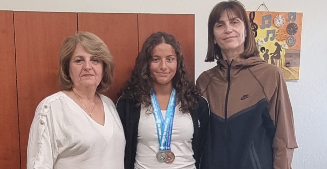 Μετάλλια για τη μαθήτρια του Πρότυπου Γυμνασίου Χαρίκλεια Μαμαντάκη στα Πανελλήνια Πρωταθλήματα Κολύμβησης