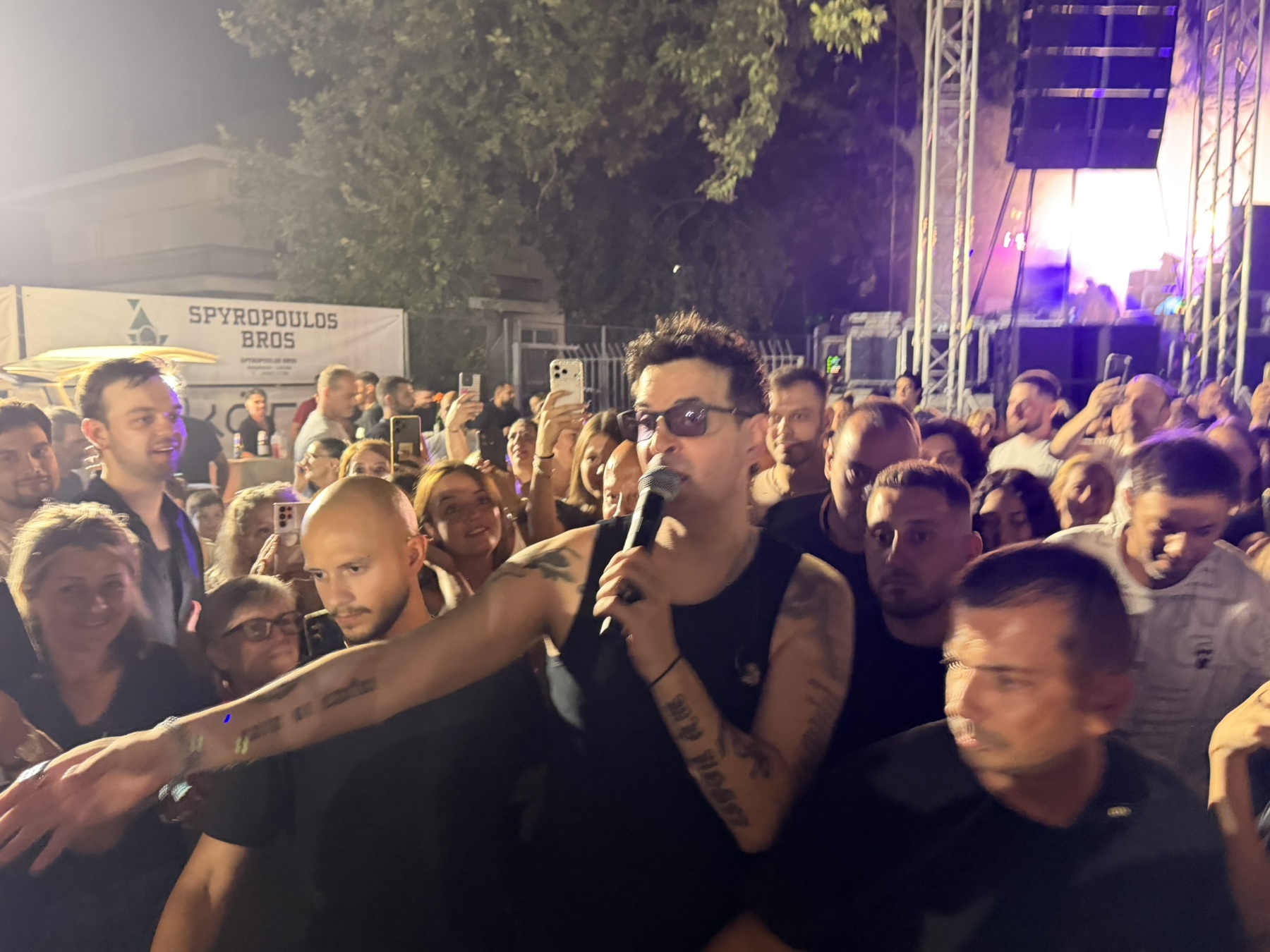 Γιορτή Κρασιού Αμπελώνα: Φωτορεπορτάζ από την κοσμοπλημμύρα στη συναυλία του Νίνο και της Σάλτη