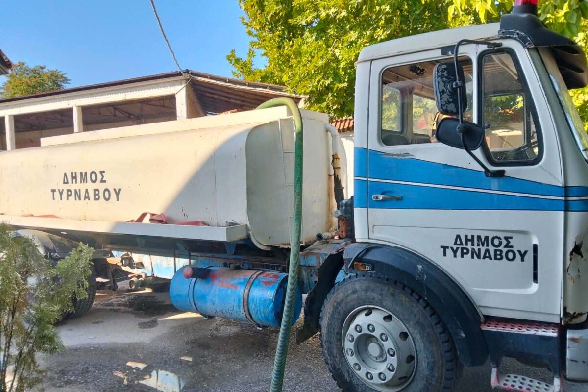 Στον τρύγο και η υδροφόρα του δήμου…
