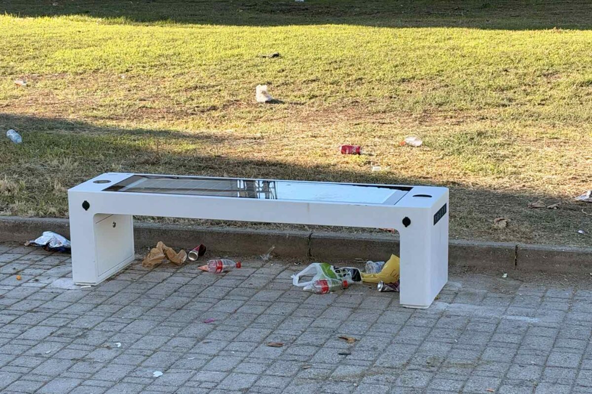 Έξυπνα παγκάκια στο δήμο Τυρνάβου, αλλά…