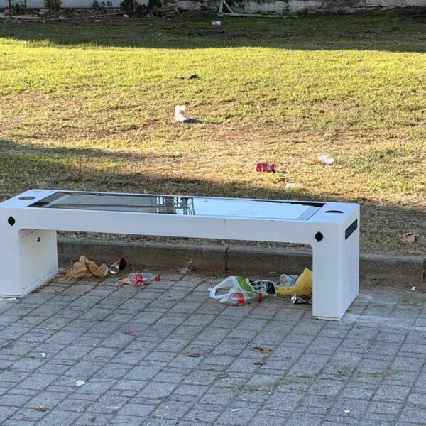Έξυπνα παγκάκια στο δήμο Τυρνάβου, αλλά…