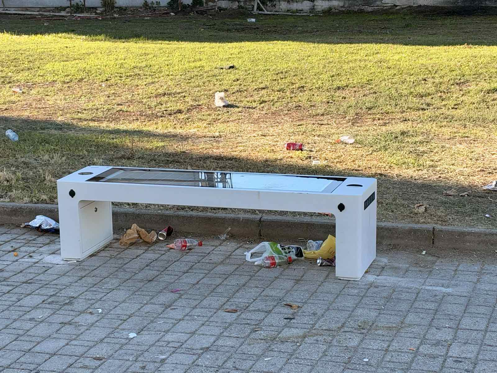Έξυπνα παγκάκια στο δήμο Τυρνάβου, αλλά…