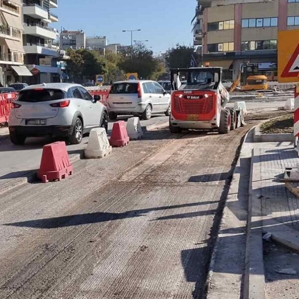 Δήμος Λαρισαίων: Με ταχείς ρυθμούς η ασφαλτόστρωση στον κόμβο Φαρσάλων