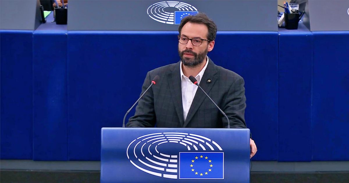ΚΚΕ στο Ευρωκοινοβούλιο: Σκληρή επίθεση σε ΕΕ και κυβερνήσεις για την ακρίβεια