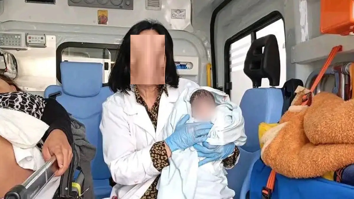 Έγκυος γέννησε μέσα στο ασθενοφόρο στο δρόμο προς το Κ.Υ. Τυρνάβου