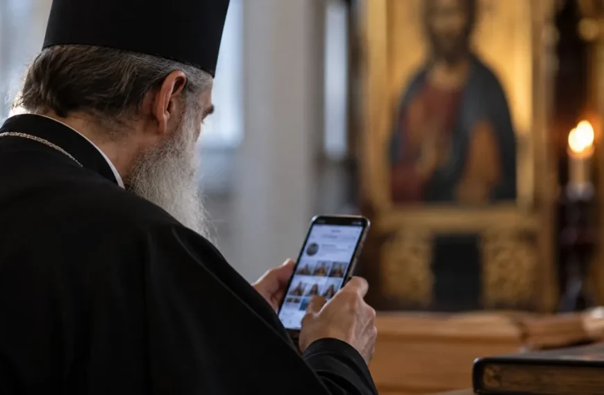 Ιερείς και social media: Η Εκκλησία βάζει στο μικροσκόπιο την αυτοπροβολή και τους διαδικτυακούς «influencers»