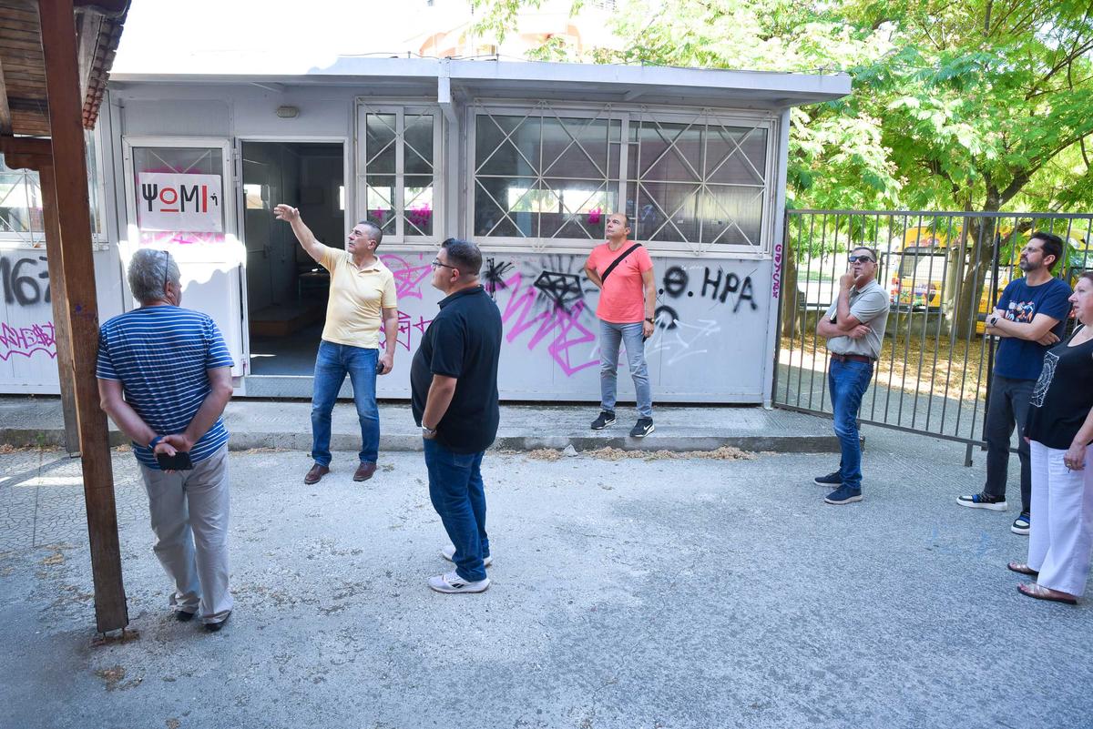 Μουσικό Σχολείο Λάρισας: Σχεδόν δύο χρονιά μετά τις υποσχέσεις οι μαθητές παραμένουν στα κοντέινερς