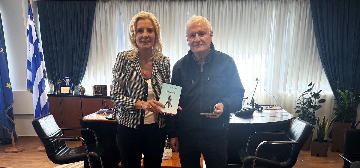 Τη Ρ. Καραλαριώτου επισκέφθηκε ο Έκτ. Νασιώκας με αφορμή το νέο του μυθιστόρημα «Ευθανασία»