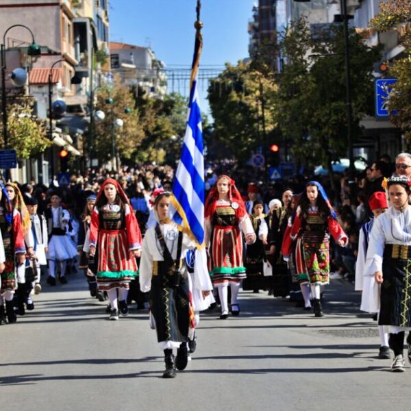 Ο Μ. Χαρακόπουλος εκπρόσωπος της κυβέρνησης στην παρέλαση της Λάρισας