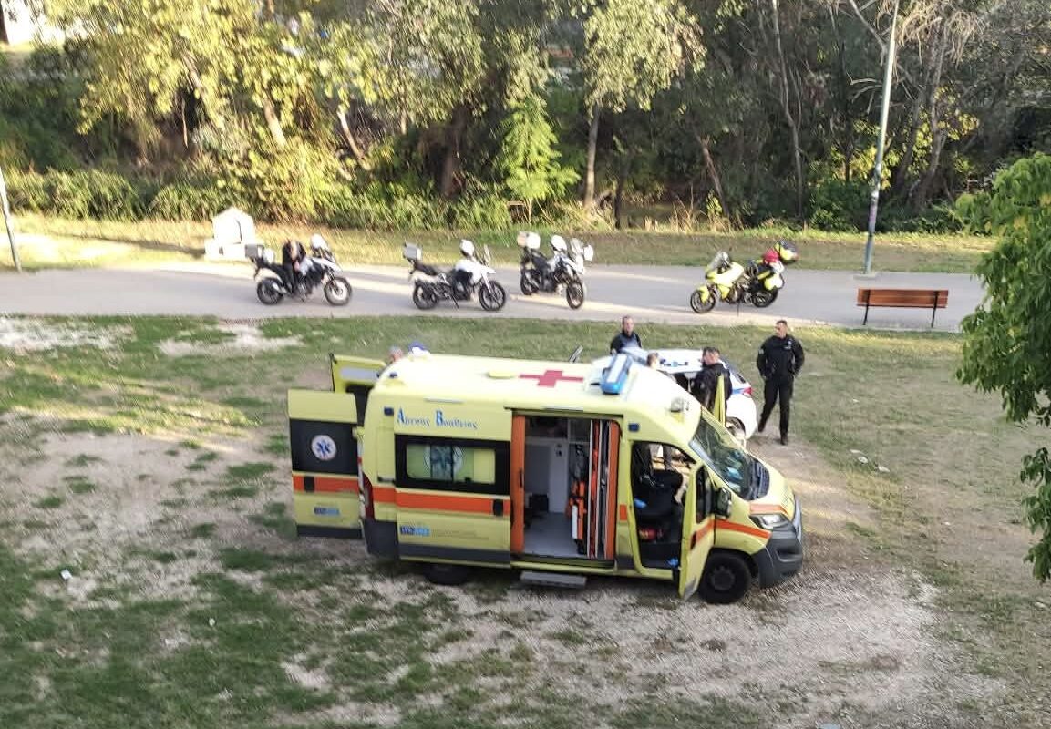 Λάρισα: Συναγερμός σε ΕΚΑΒ και αστυνομία για άτομο χωρίς τις αισθήσεις του στο Αλκαζάρ