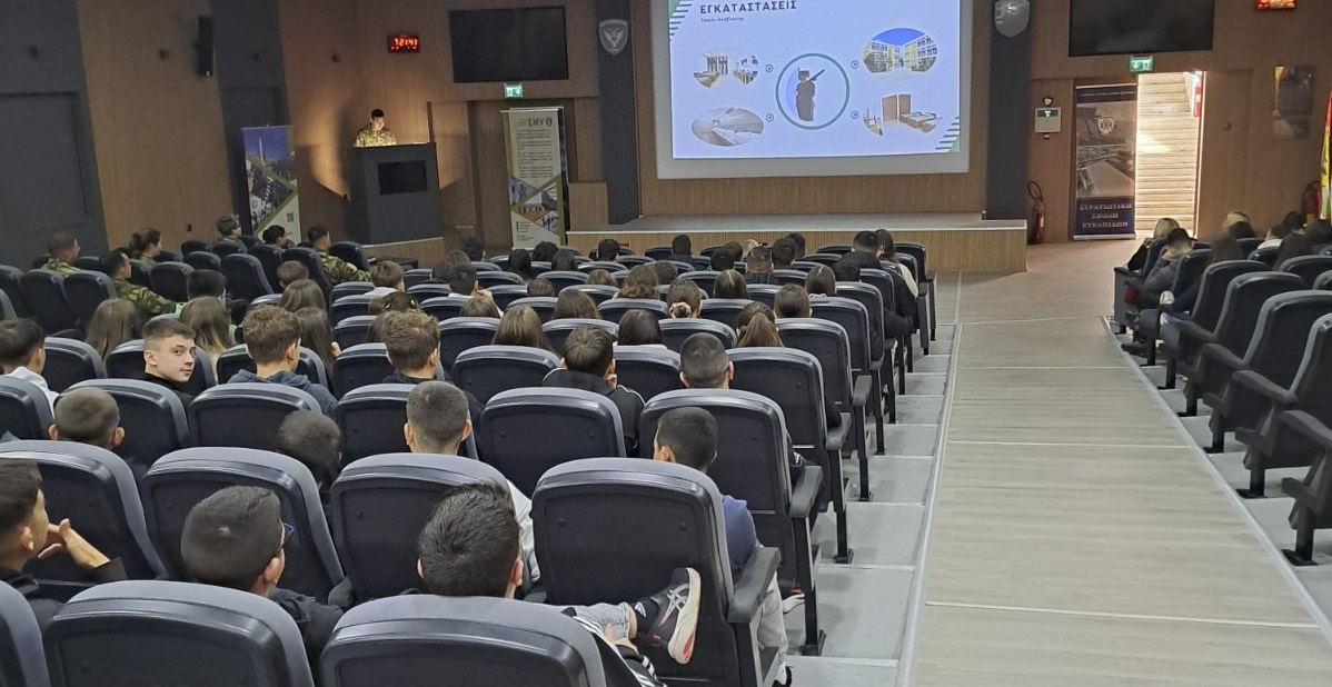 Επίσκεψη μαθητών του Γυμνασίου Νίκαιας Λάρισας, στην 1η ΣΤΡΑΤΙΑ/EU-OHQ Λάρισας