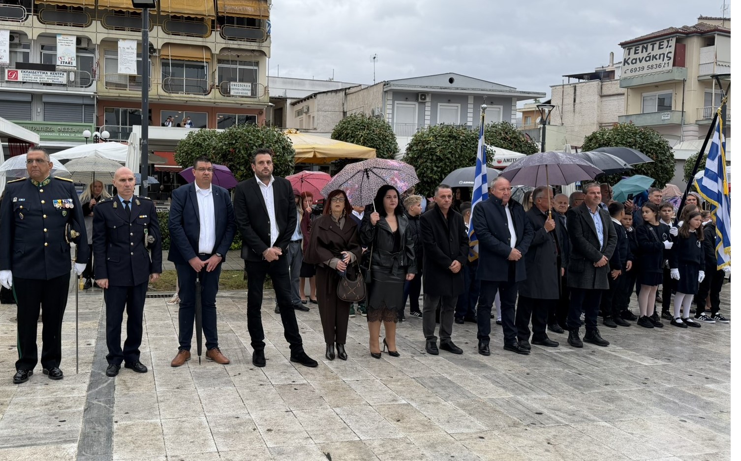 Αν και με βροχή και χωρίς παρελάσεις, γιορτάστηκε με λαμπρότητα η εθνική επέτειος στον δήμο ΤυρνάβουΤύρναβο