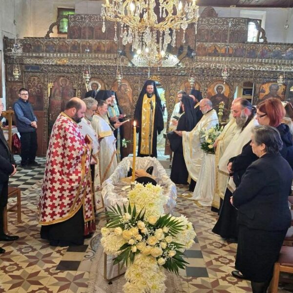 Τσαριτσάνη: Σε κλίμα βαθιάς συγκίνησης η εξόδιος ακολουθία του π. Αλέξανδρου Νεζεργιώτη